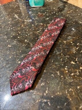 EJ Samuel Paisley Print Tie!
